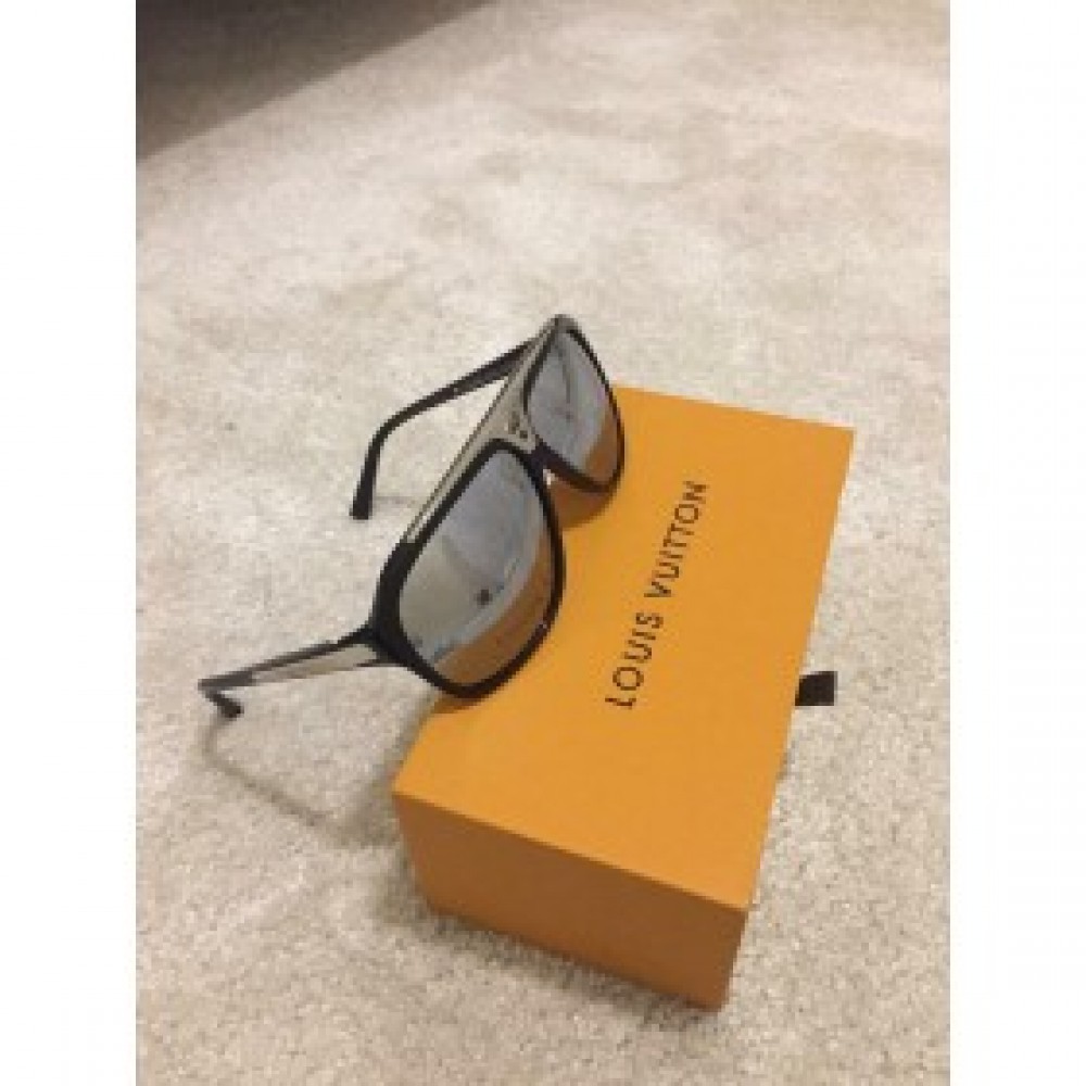 Louis Vuitton Evidence silver available at 0 in lowest price with free delivery all ...
