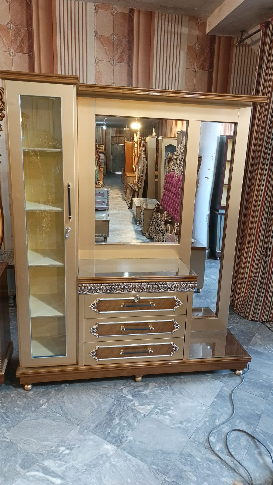 Gold-Tone Mirror and Display Dressing Unit — main view from the supplied Priceless collection